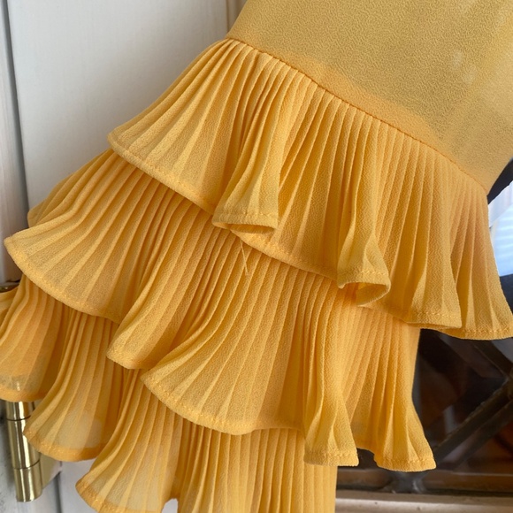 ❤️HOST PICK❤️ VINCE CAMUTO Tiered Ruffle Sleeve Yellow Dress Size 0 NWT $128 - Picture 4 of 7